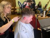 Uczestniczka konkursu Barber Battle Junior 